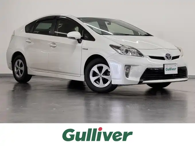 新着情報“プリウスS”2015年式ホワイトパールクリスタルシャイン入荷しました！