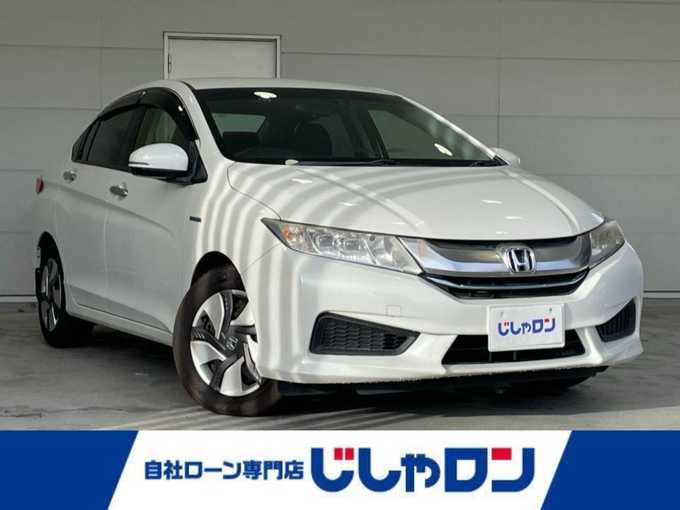新着情報“グレイスハイブリッドLX”2014年式ホワイトオーキッドパール入荷しました！