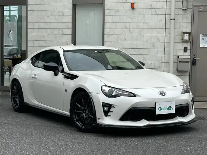 新着情報“８６GR”2018年式クリスタルホワイトパール入荷しました！