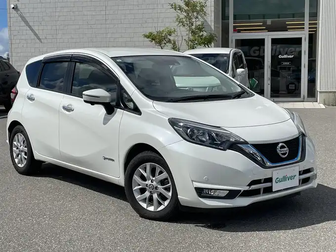 新着情報“ノートe－パワー メダリスト”2017年式パール入荷しました！