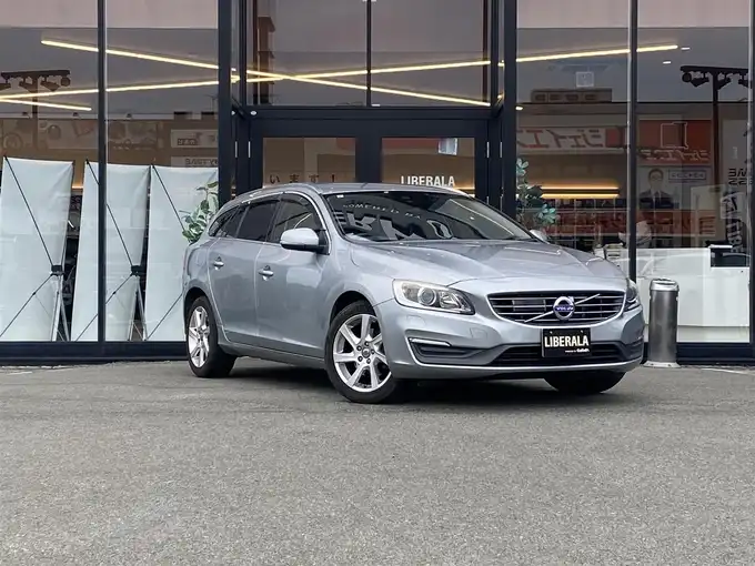 新着情報“Ｖ６０T4 SE”2014年式エレクトリックシルバーメタリック入荷しました！