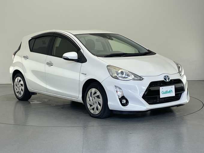 新着情報“アクアSスタイルブラック”2016年式ライムホワイトパールクリスタルシャイン入荷しました！