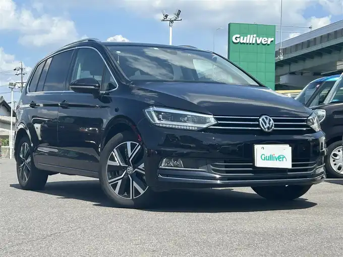 新着情報“ゴルフトゥーランTDI ハイライン”2020年式ディープブラックパールエフェクト入荷しました！