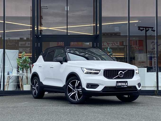 新着情報“ＸＣ４０B4 AWD Rデザイン”2021年式クリスタルホワイトP入荷しました！