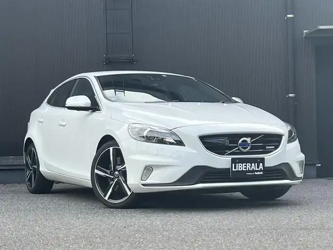 新着情報“Ｖ４０T－5 Rデザイン”2015年式アイスホワイト入荷しました！