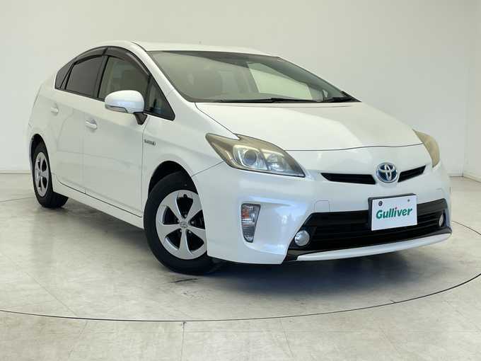 新着情報“プリウスS”2013年式ホワイトパールクリスタルシャイン入荷しました！