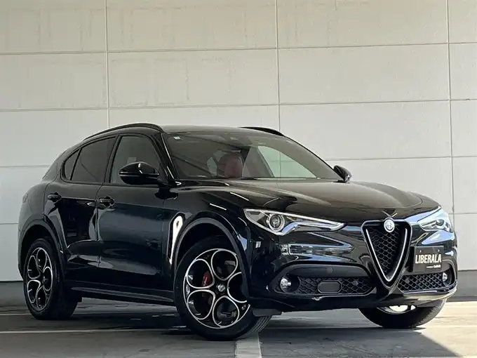 新着情報“ステルヴィオ2．2ターボ ディーゼルQ4スポーツパッケージ”2020年式黒入荷しました！