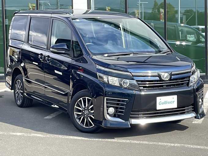 新着情報“ヴォクシーZS”2014年式ブラッキッシュアゲハガラスフレーク入荷しました！
