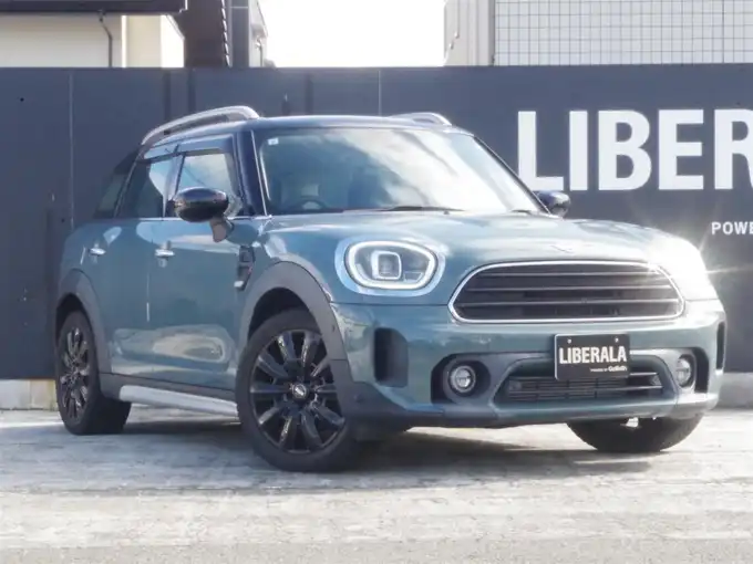 新着情報“ＭＩＮＩクーパーD クロスオーバー オール4 エッセンシャル・トリム”2021年式セージグリーンメタリック入荷しました！