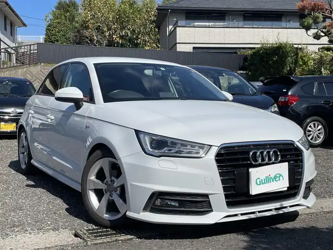 新着情報“Ａ１SB 1．0TFSI スポーツ”2015年式グレイシアホワイトメタリック入荷しました！