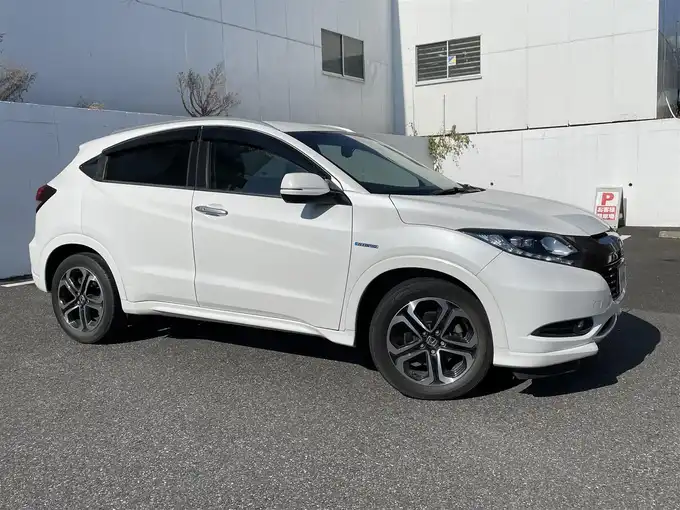 新着情報“ヴェゼルハイブリッドZ”2014年式ホワイトオーキッドパール入荷しました！