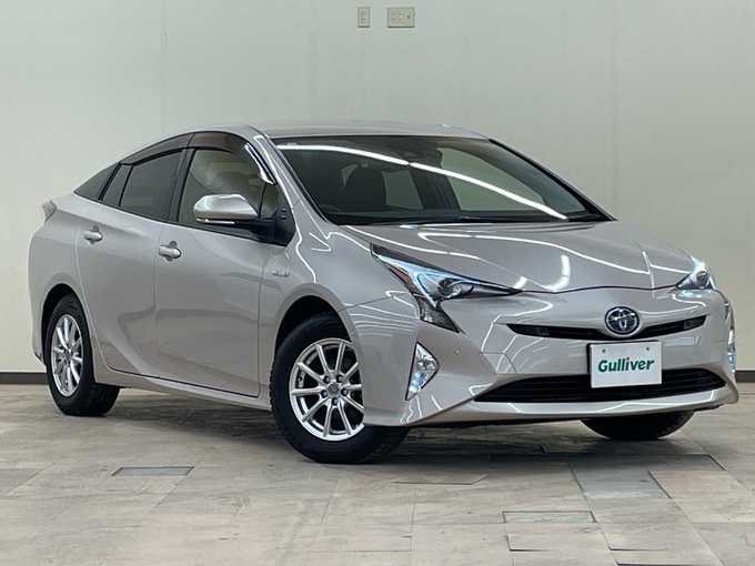 新着情報“プリウスSセーフティプラス”2017年式スティールブロンドM入荷しました！