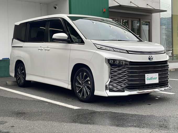 新着情報“ヴォクシーハイブリッドS－Z”2022年式ホワイトパールクリスタルシャイン入荷しました！