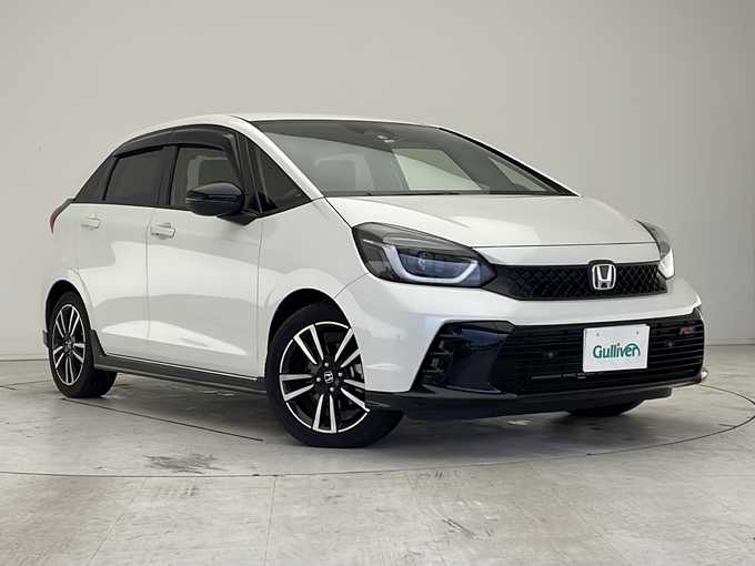 新着情報“フィットe:HEV RS”2022年式プラチナホワイトパール入荷しました！