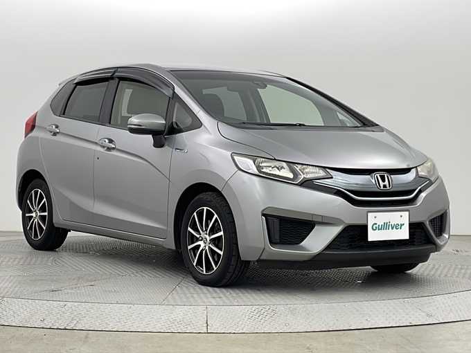 新着情報“フィットハイブリッドハイブリッド・Fパッケージ”2014年式ティンテッドシルバーM入荷しました！