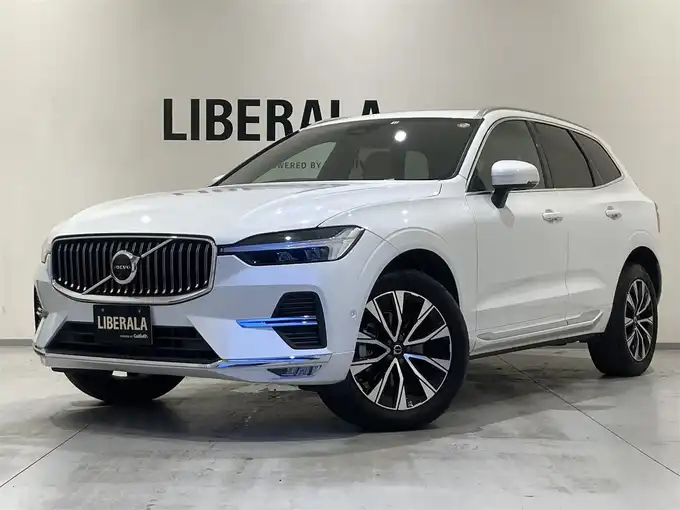 新着情報“ＸＣ６０アルティメット B5 AWD”2022年式クリスタルホワイトP入荷しました！