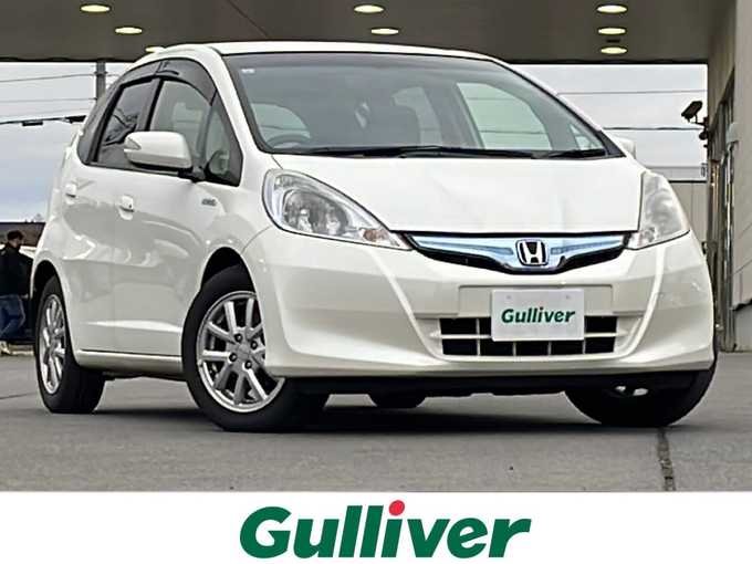 新着情報“フィットハイブリッドハイブリッド・XHセレクション ファインスタイル”2013年式プレミアムホワイトパール入荷しました！