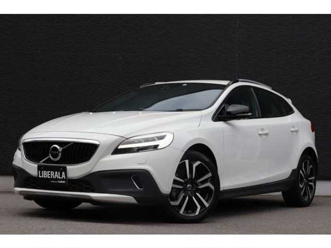 新着情報“Ｖ４０クロスカントリー D4 ダイナミックエディション”2018年式クリスタルホワイトP入荷しました！