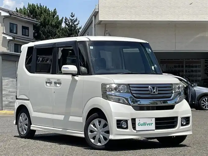 新着情報“Ｎ－ＢＯＸカスタムG”2013年式プレミアムホワイトパール入荷しました！