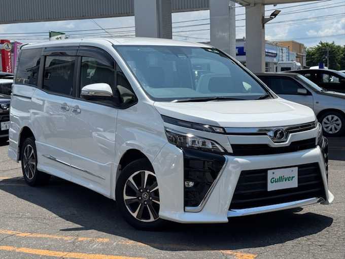 新着情報“ヴォクシーZS”2018年式ホワイトパールクリスタルシャイン入荷しました！