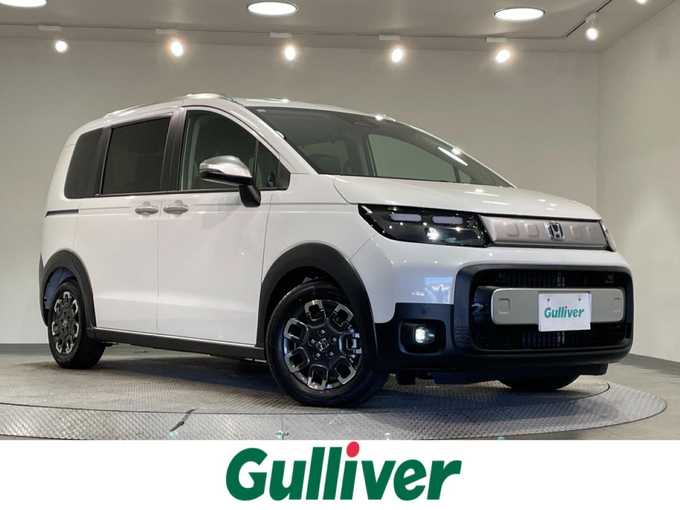 新着情報“フリードe:HEVクロスター”2025年式プラチナホワイトパール入荷しました！