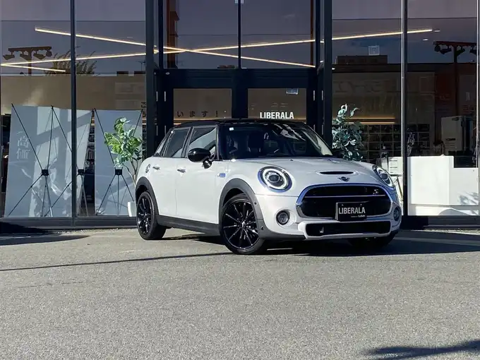 新着情報“ＭＩＮＩクーパーSD”2020年式ホワイト・シルバー入荷しました！