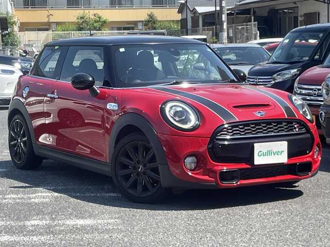 新着情報“ＭＩＮＩクーパーS”2018年式赤Ⅱ入荷しました！