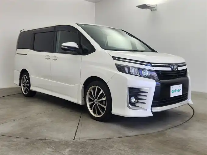 新着情報“ヴォクシーZS”2015年式ホワイトパールクリスタルシャイン入荷しました！