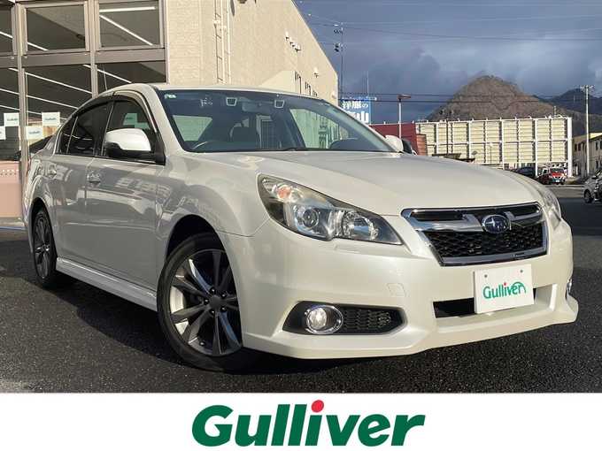 新着情報“レガシィＢ４2．5iアイサイト”2013年式サテンホワイトパール入荷しました！