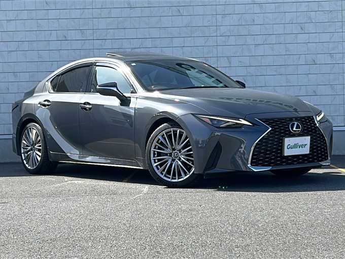 新着情報“ＩＳIS300h バージョンL”2023年式ソニッククロム入荷しました！