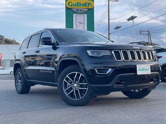 新着情報“ジープ・グランドチェロキーアップランド”2018年式黒入荷しました！