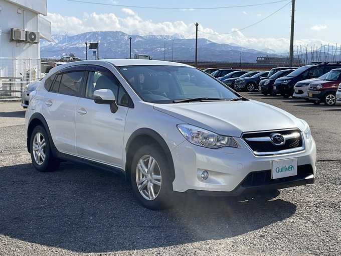 新着情報“ＸＶハイブリッドハイブリッド2．0i”2014年式サテンホワイトパール入荷しました！