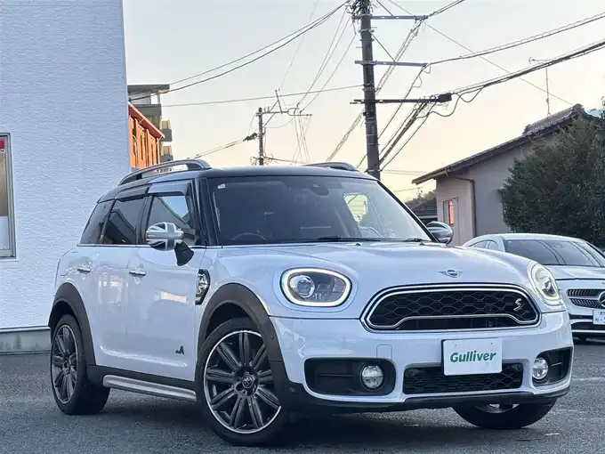 新着情報“ＭＩＮＩクーパーSD クロスオーバー オール4”2018年式白Ⅱ入荷しました！