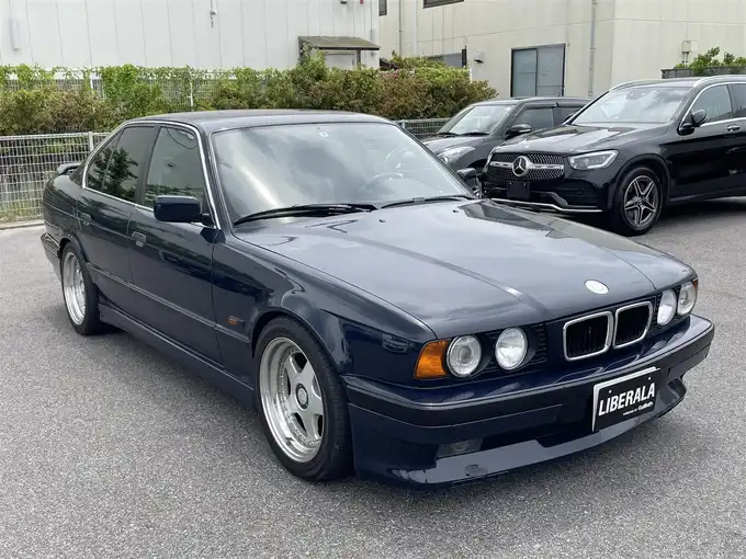 新着情報“５シリーズ530i”1993年式紺入荷しました！