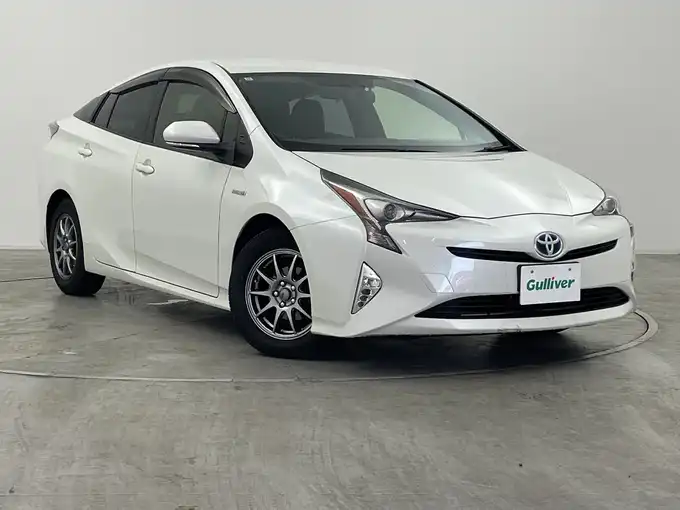 新着情報“プリウスS”2017年式ホワイトパールクリスタルシャイン入荷しました！