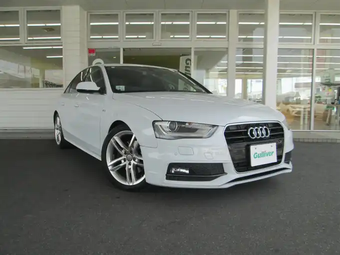 新着情報“Ａ４2．0TFSI”2012年式グレイシアホワイトメタリック入荷しました！