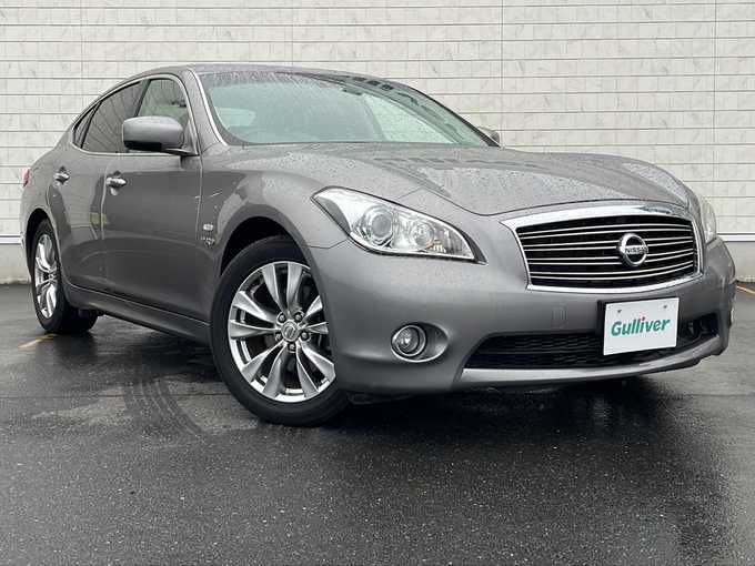 新着情報“フーガハイブリッドベースグレード”2011年式ブレードシルバー入荷しました！