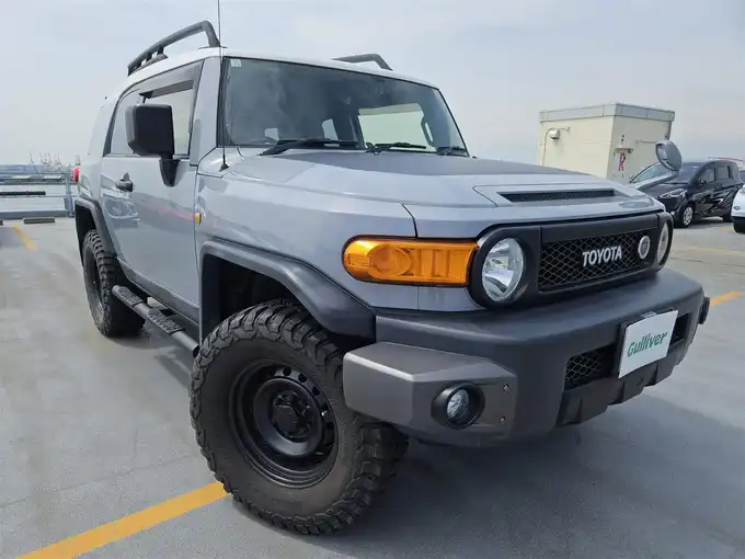 新着情報“ＦＪクルーザーベースグレード”2012年式セメントグレーM/ホワイト入荷しました！