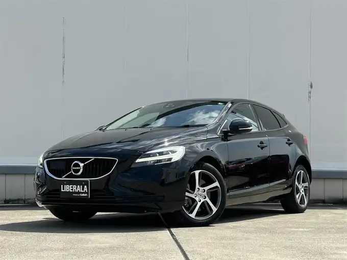 新着情報“Ｖ４０T3 モメンタム”2018年式黒入荷しました！