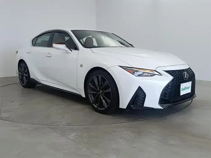 新着情報“ＩＳIS350 Fスポーツ”2022年式ホワイトノーヴァガラスフレーク入荷しました！