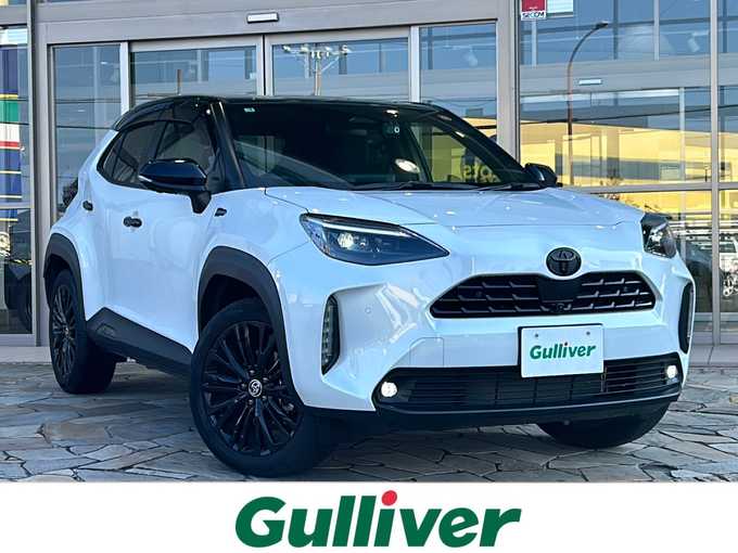 新着情報“ヤリスクロスハイブリッドZ ウルバーノ”2025年式ブラックマイカ/プラチナホワイトパールマイカ入荷しました！