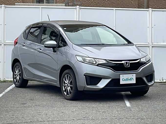 新着情報“フィットハイブリッドハイブリッド・Fパッケージ”2016年式ティンテッドシルバーM入荷しました！