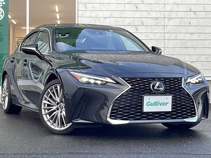 新着情報“ＩＳIS300h バージョンL”2022年式グラファイトブラックガラスフレーク入荷しました！