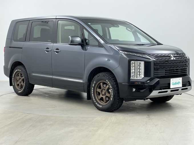 新着情報“デリカＤ：５D プレミアム”2022年式グラファイトグレーメタリック/ブラックマイカ入荷しました！