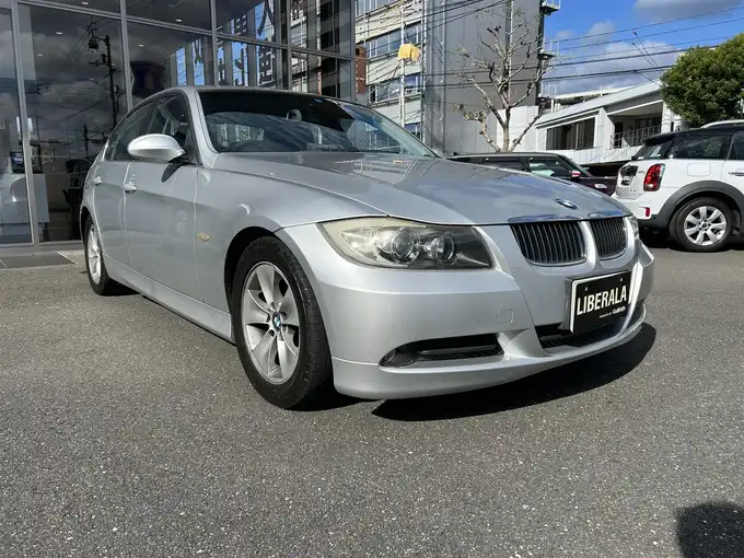 新着情報“３シリーズ323i”2006年式シルバー入荷しました！