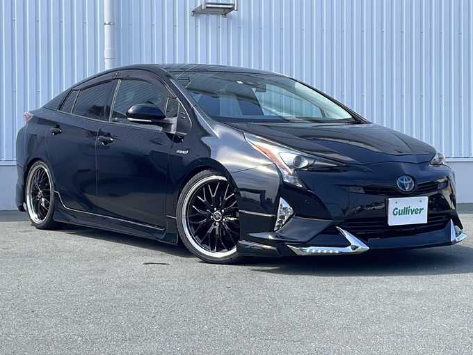 新着情報“プリウスA”2016年式黒入荷しました！