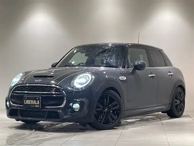 新着情報“ＭＩＮＩクーパーS”2019年式サンダーグレー入荷しました！