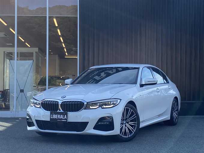 新着情報“３シリーズ320i Mスポーツ”2019年式アルピンホワイトⅢ入荷しました！