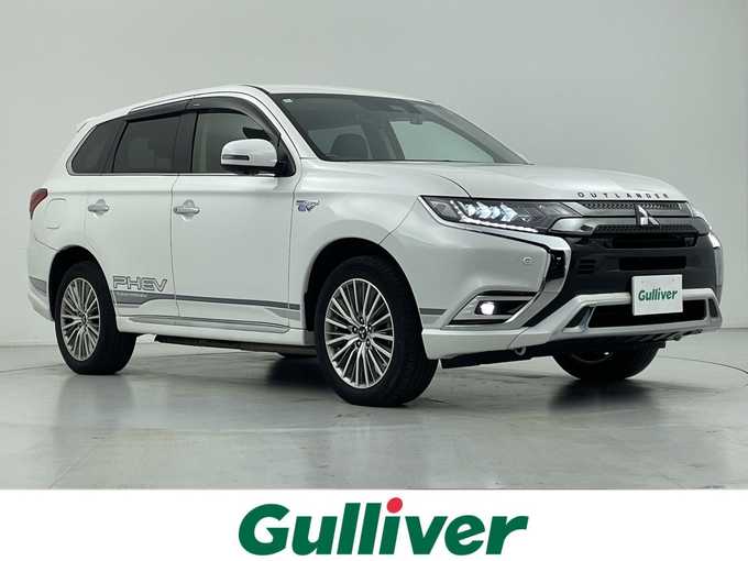 新着情報“アウトランダーＰＨＥＶG”2020年式シルキーホワイト入荷しました！