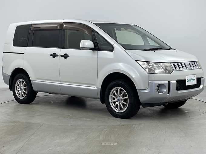 新着情報“デリカＤ：５D パワーパッケージ”2013年式ウォームホワイトP/クールシルバー入荷しました！